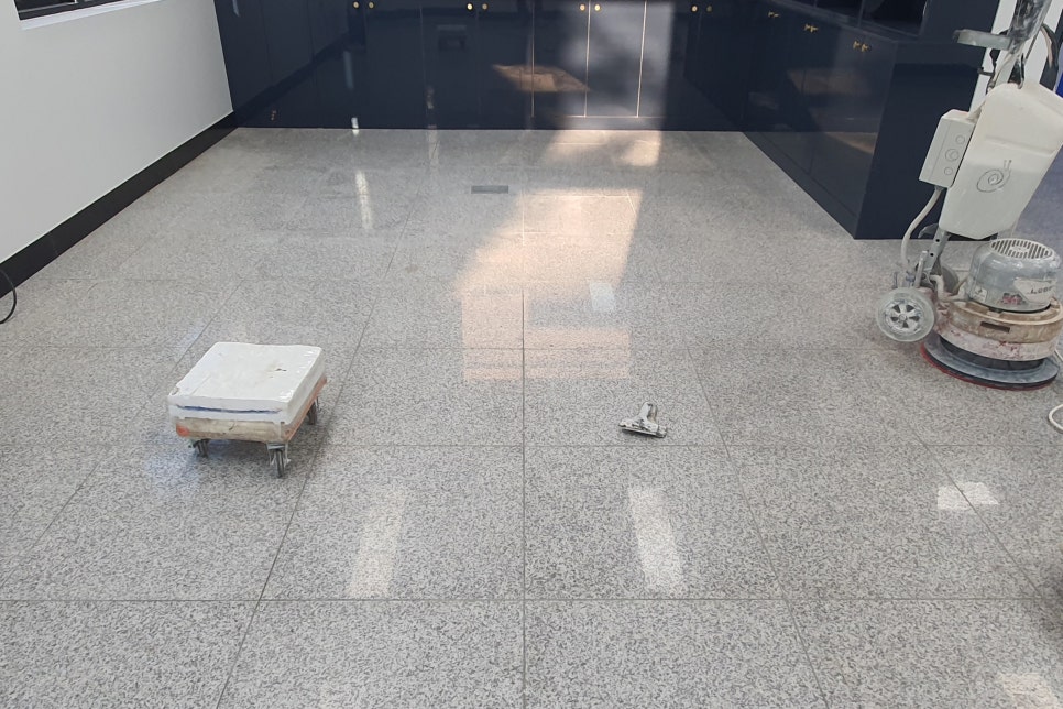 화강석 바닥 연마광택 작업